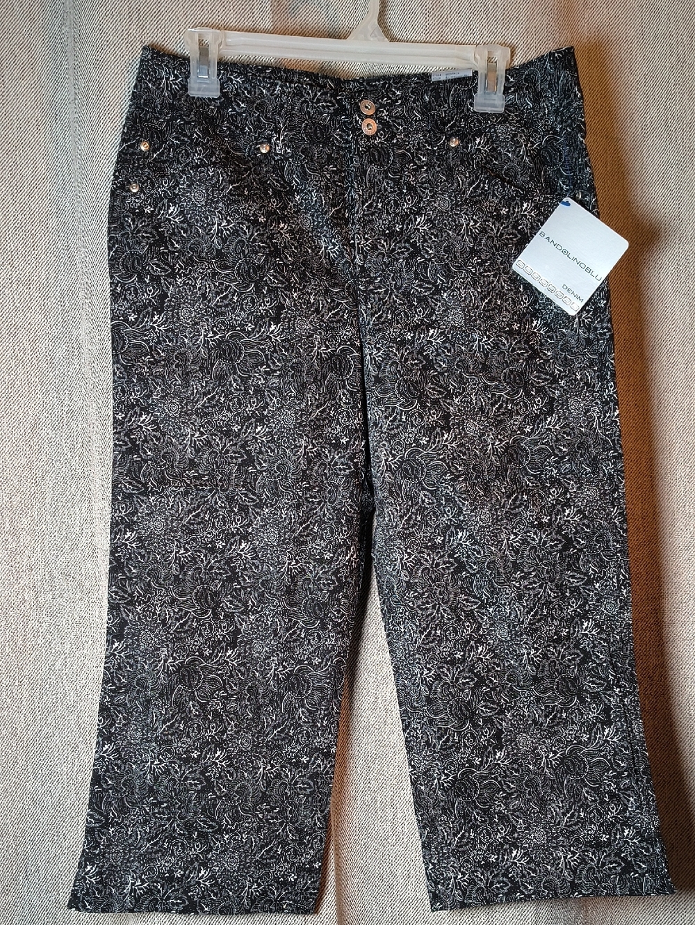 Bandolino Black Floral Print Cropped Pants
